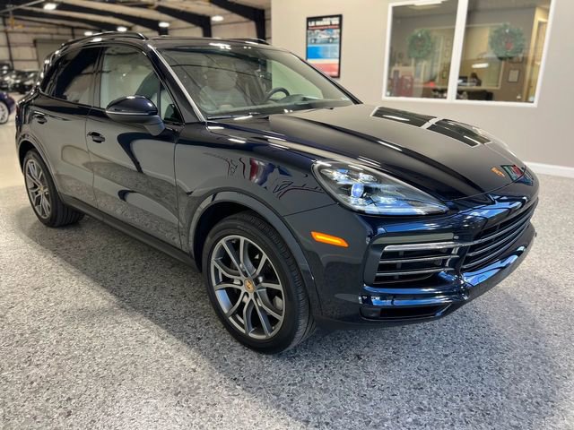 Used 2023 Porsche Cayenne Platinum Edition image 11