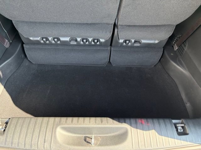 New 2027 Chrysler Pacifica Pinnacle w/ Theater Group FWD image 18