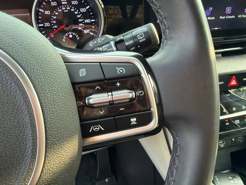 Certified 2024 Kia Carnival EX FWD image 17