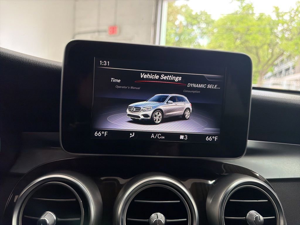 Used 2019 Mercedes-Benz GLC 300 4MATIC image 32