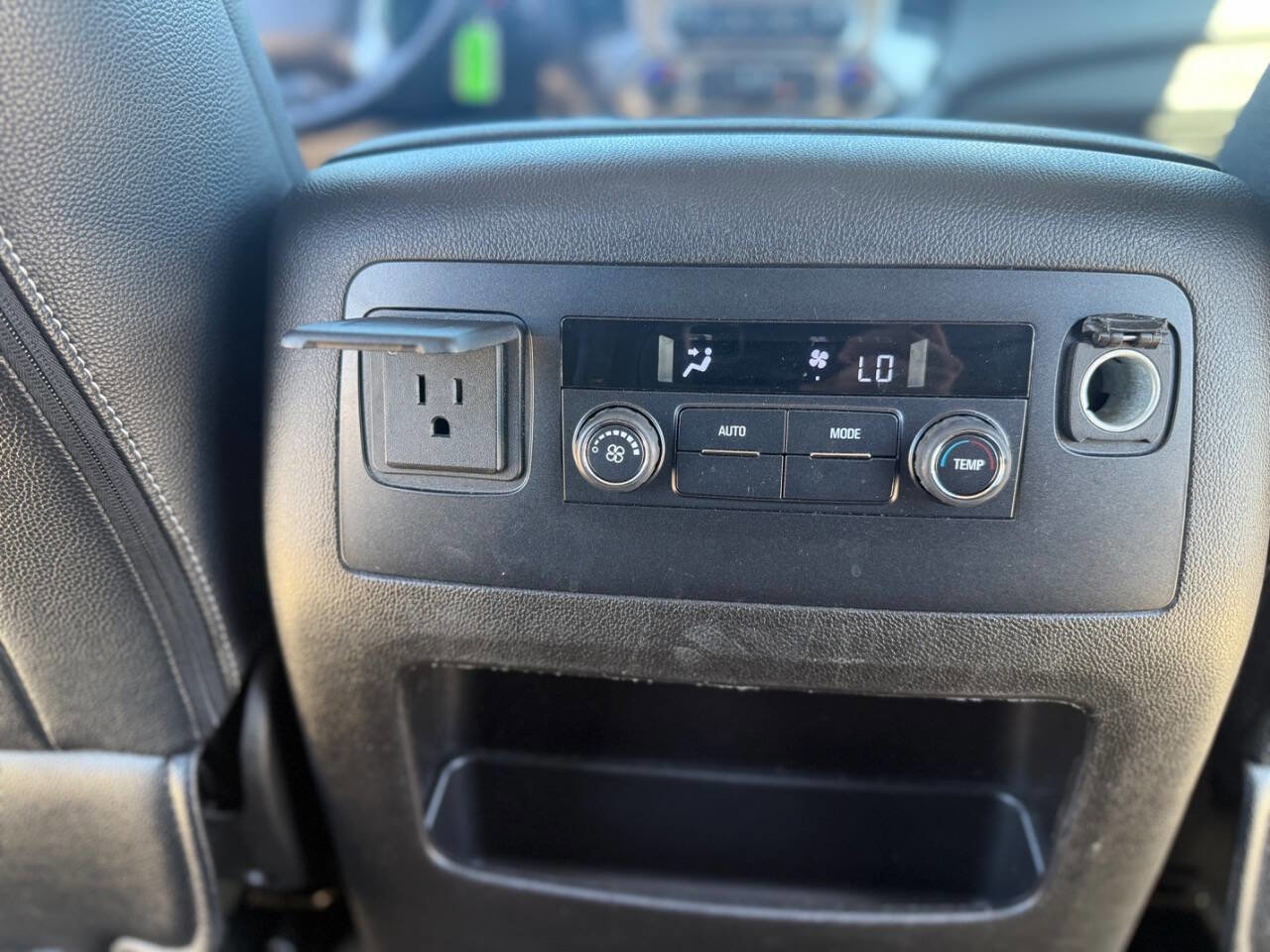 Used 2016 Chevrolet Suburban LS RWD image 41