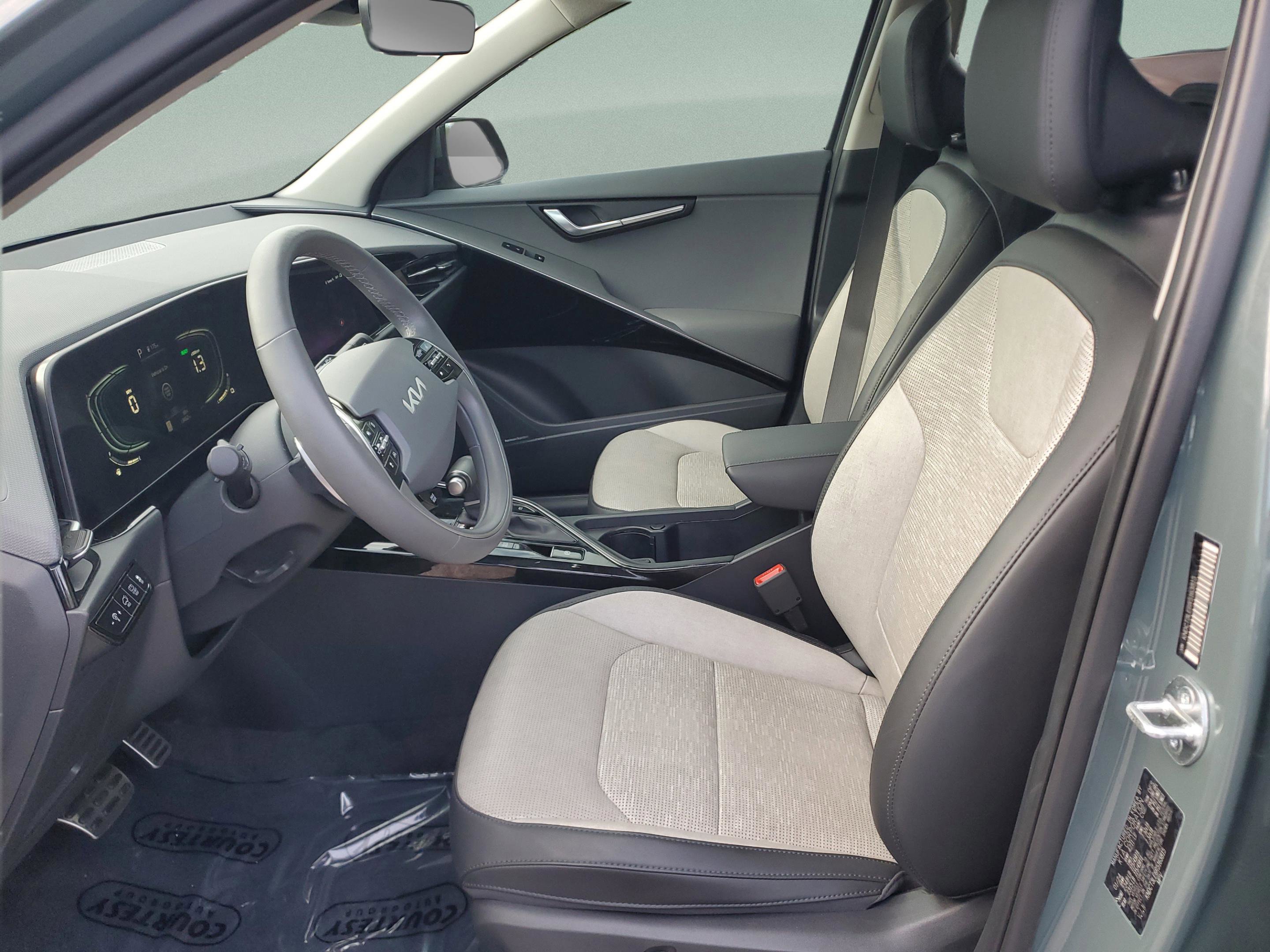 Certified 2024 Kia Niro SX Touring image 21