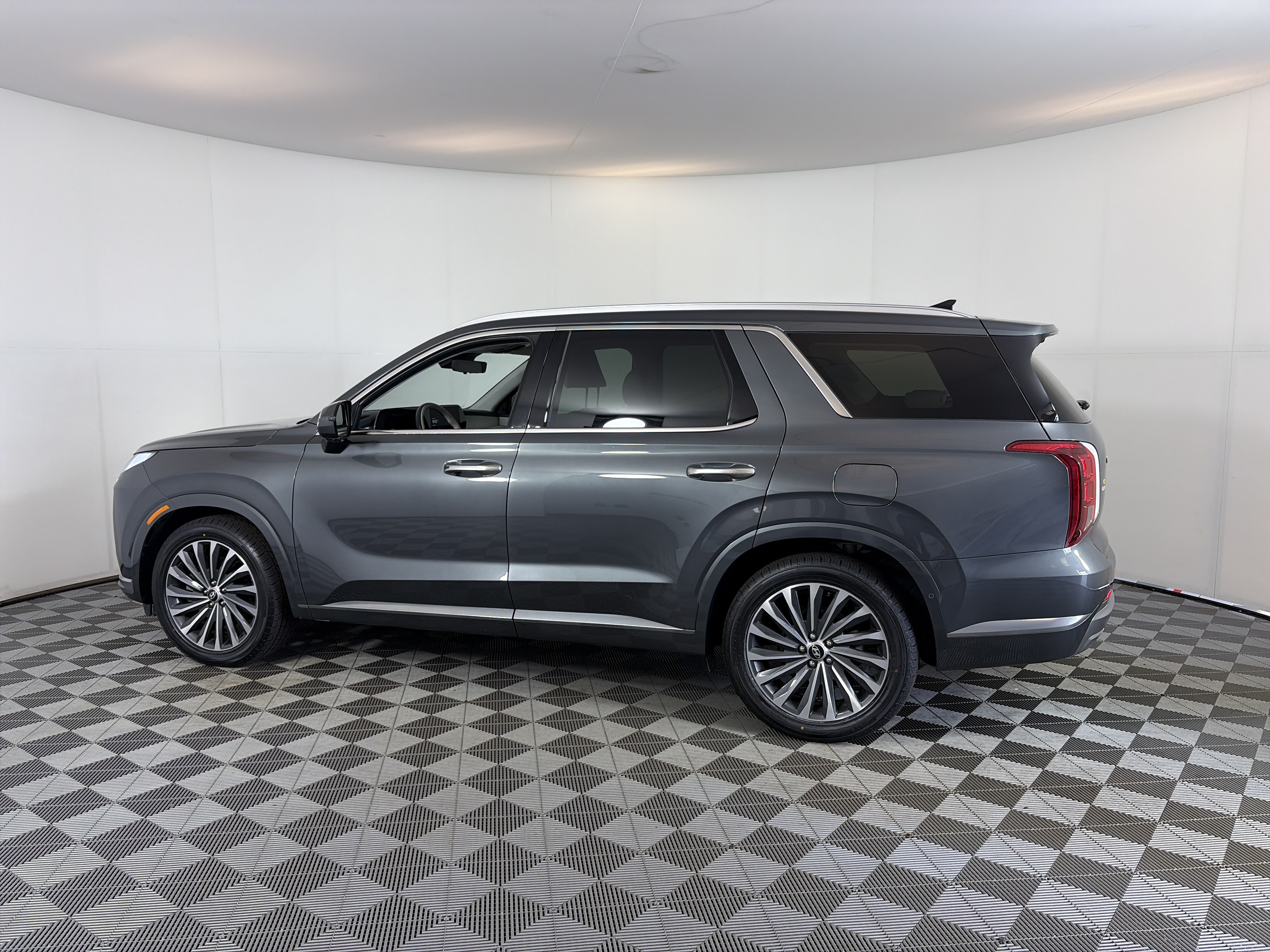 Certified 2025 Hyundai Palisade Calligraphy AWD/4WD image 5