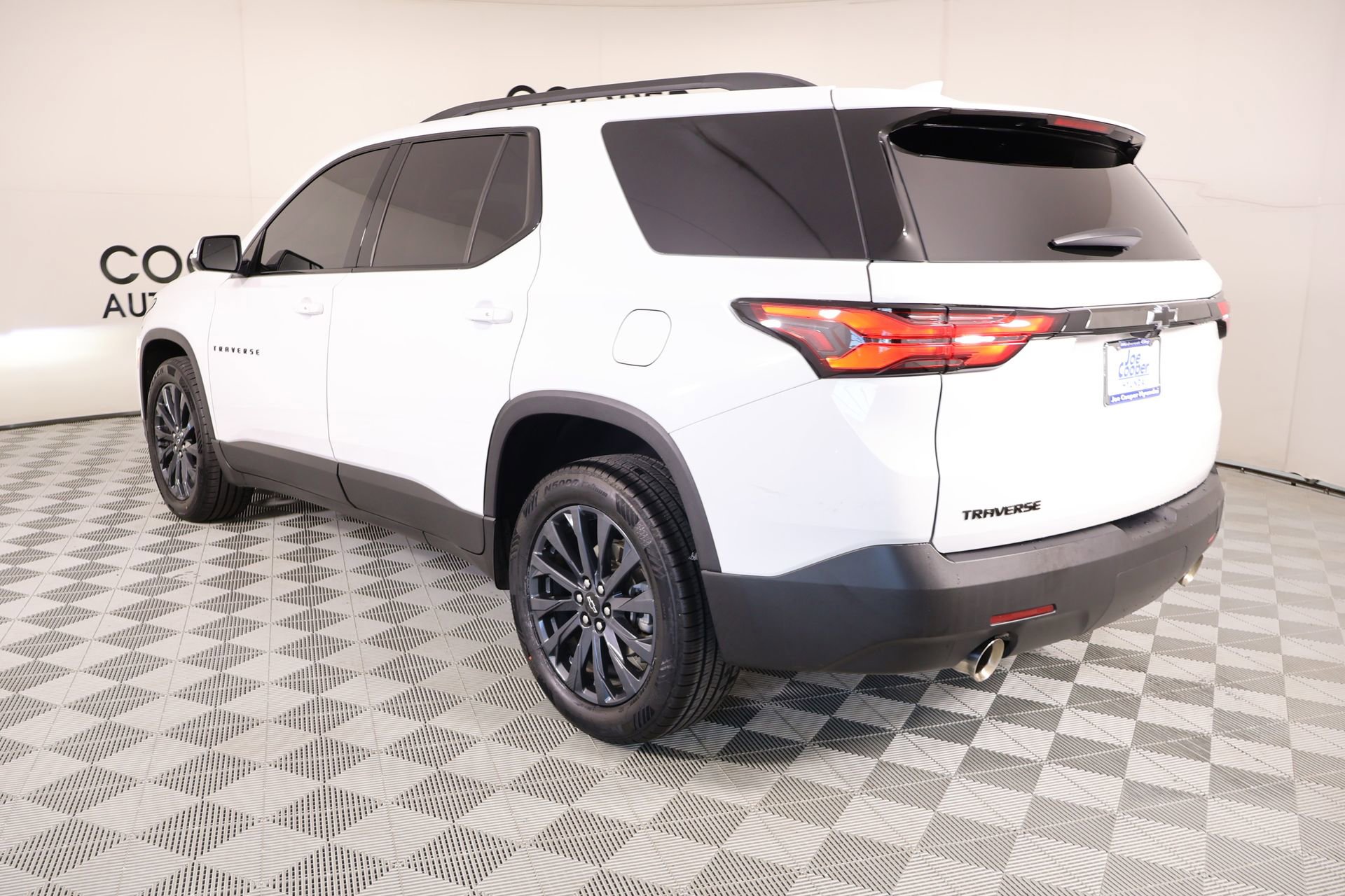 Used 2023 Chevrolet Traverse RS image 25