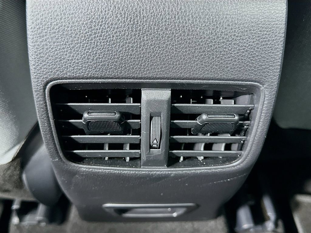 Used 2024 Toyota Corolla Cross SE image 25