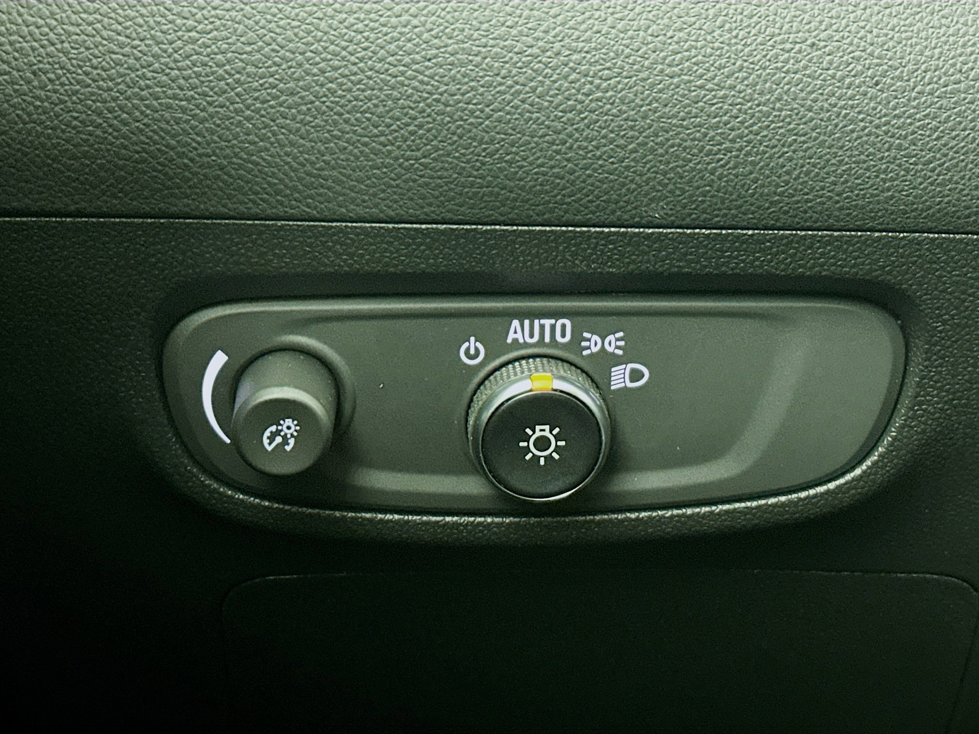 Used 2025 Buick Encore GX Preferred image 16