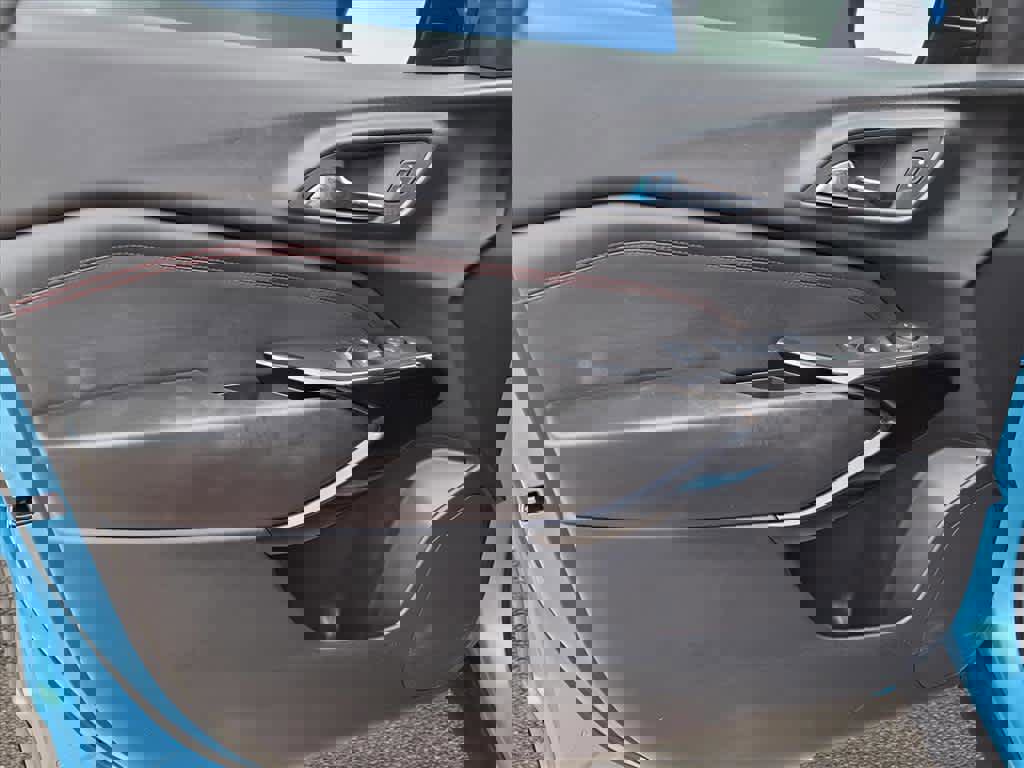 Used 2025 Chevrolet Trax RS w/ Sunroof Package image 12