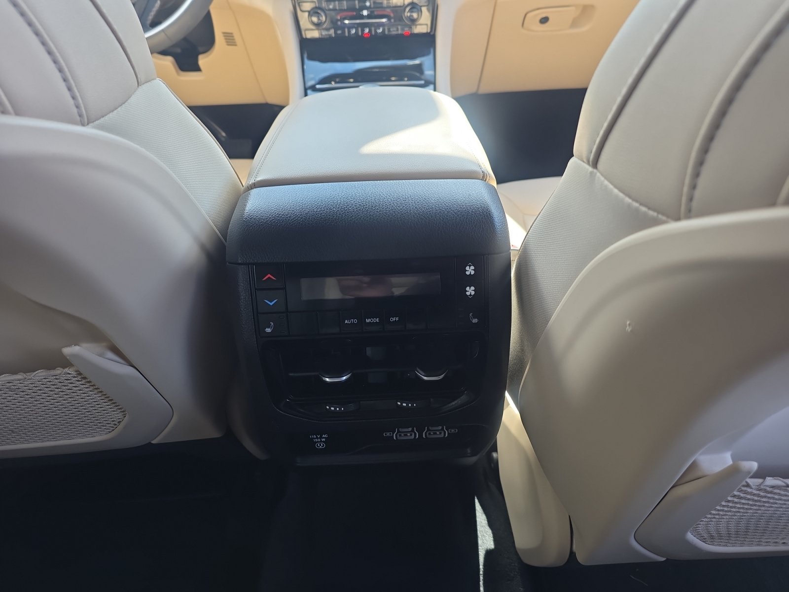 Used 2023 Jeep Grand Cherokee L Limited AWD/4WD image 15