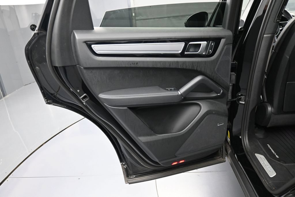 Certified 2023 Porsche Cayenne Platinum Edition AWD/4WD image 23
