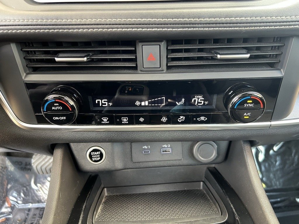 Used 2023 Nissan Rogue SV image 21