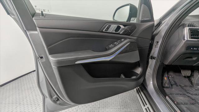 Used 2025 BMW X5 sDrive40i w/ Climate Comfort Package RWD image 13