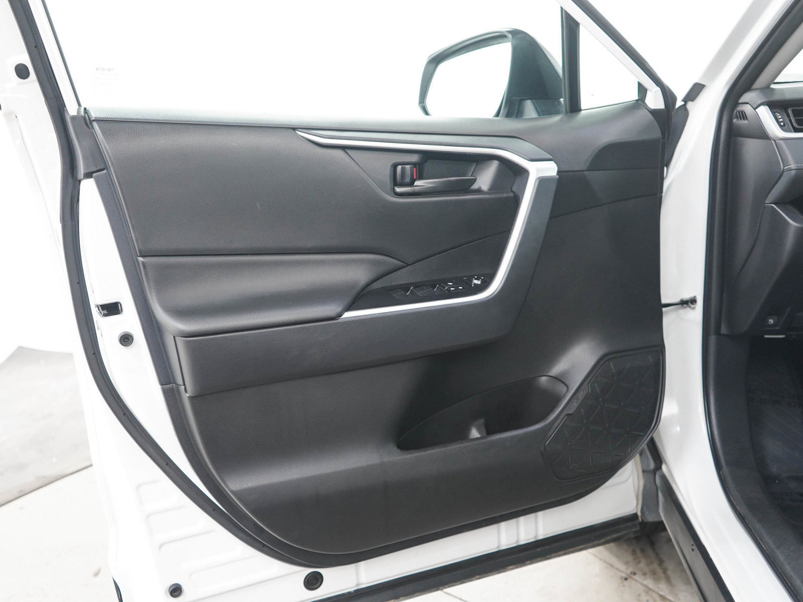 Used 2025 Toyota RAV4 LE AWD/4WD image 19