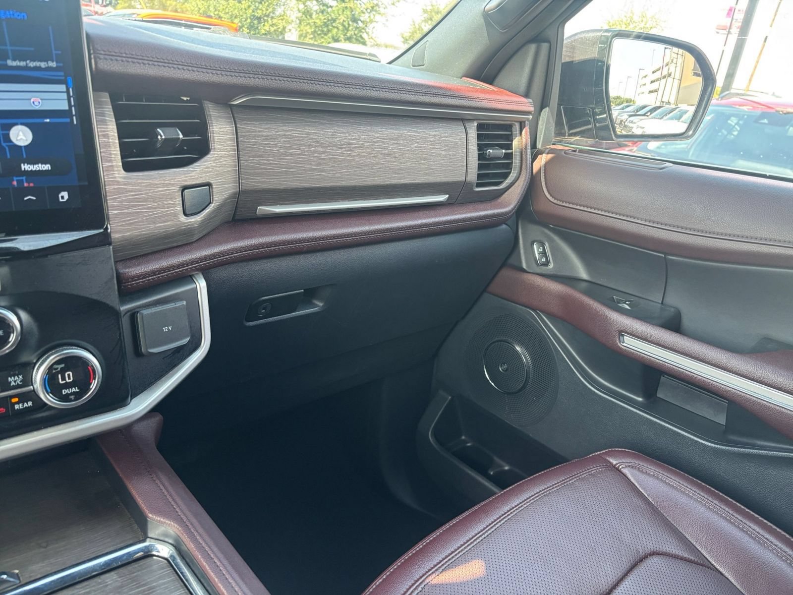 Used 2024 Ford Expedition Limited AWD/4WD image 40