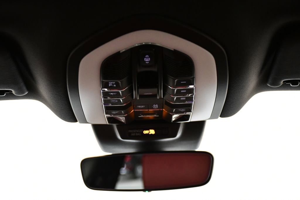 Certified 2025 Porsche Macan image 22