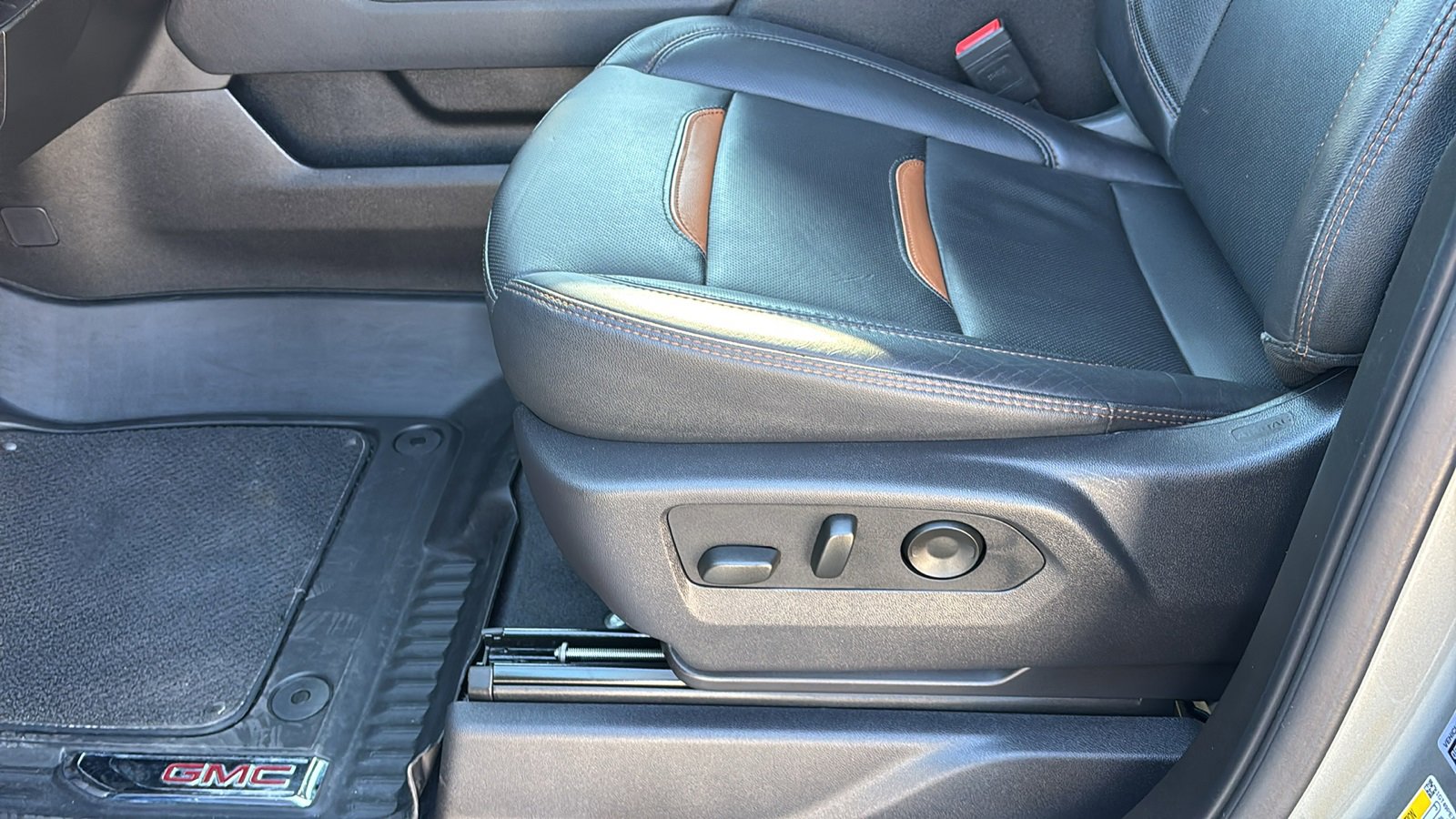 Used 2024 GMC Sierra 2500 AT4 w/ AT4 Premium Plus Package image 24