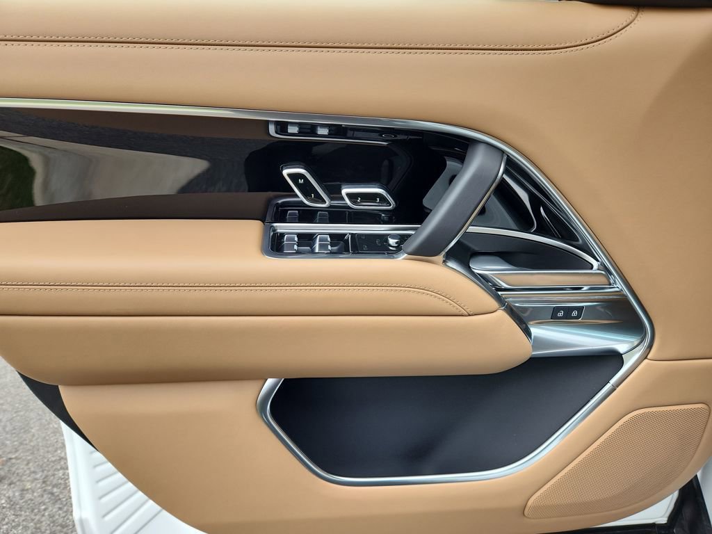 New 2025 Land Rover Range Rover Long Wheelbase SE image 24