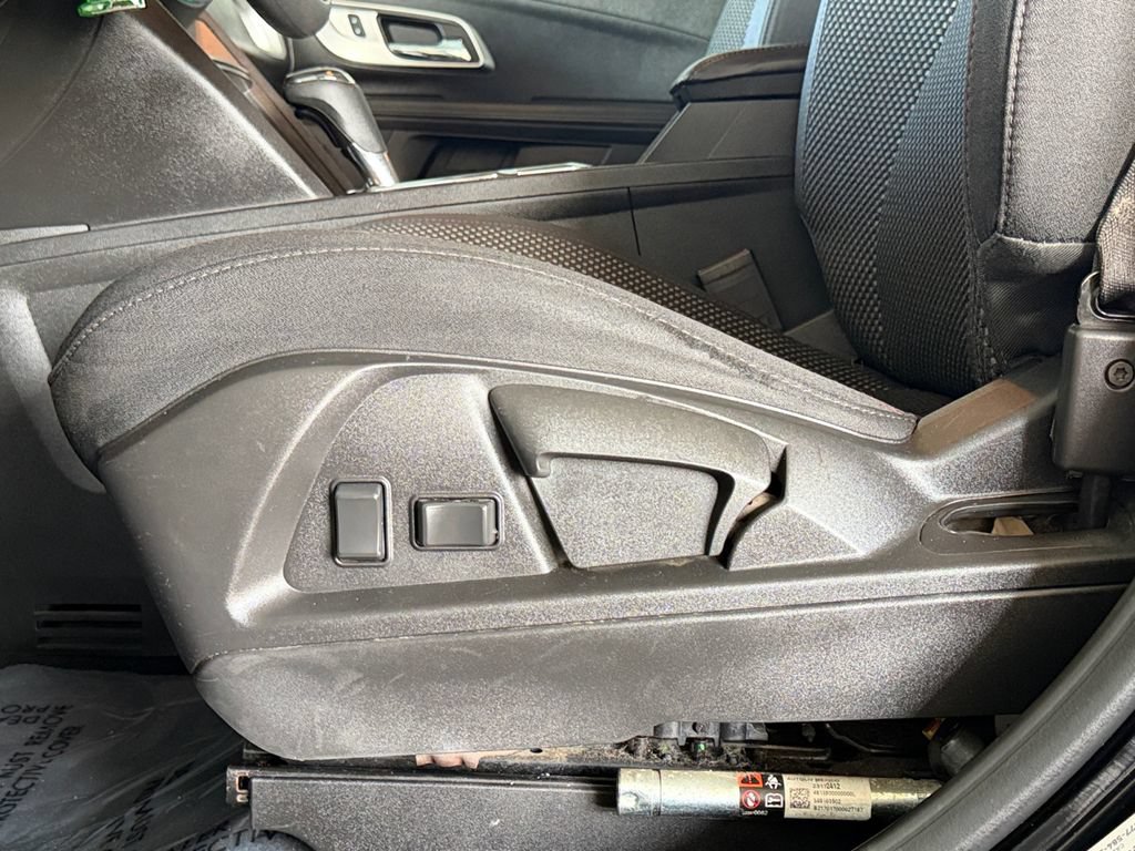 Used 2017 Chevrolet Equinox LS AWD/4WD image 38