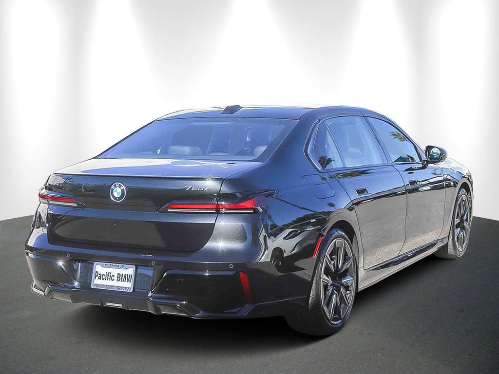 Used 2025 BMW 750e xDrive w/ Premium Package AWD/4WD image 6