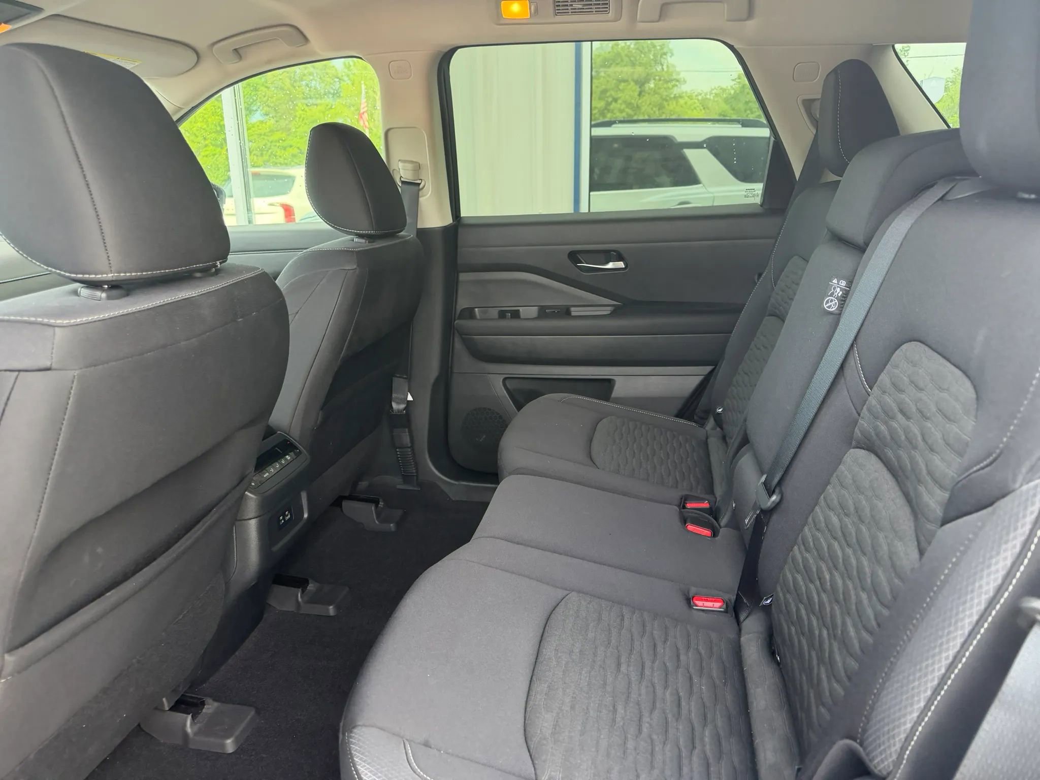 Used 2022 Nissan Pathfinder SV AWD/4WD image 7
