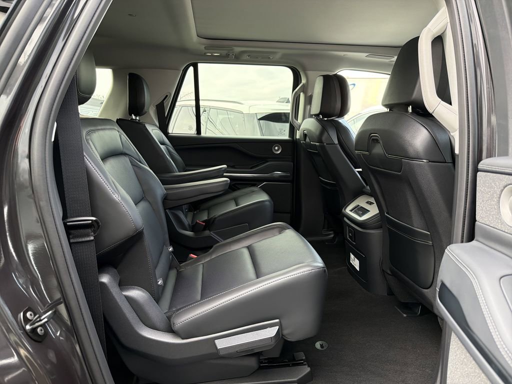 New 2025 Lincoln Navigator L Reserve image 8