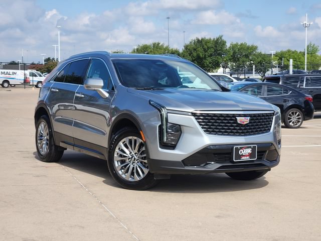 Used 2025 Cadillac XT4 Premium Luxury FWD image 2