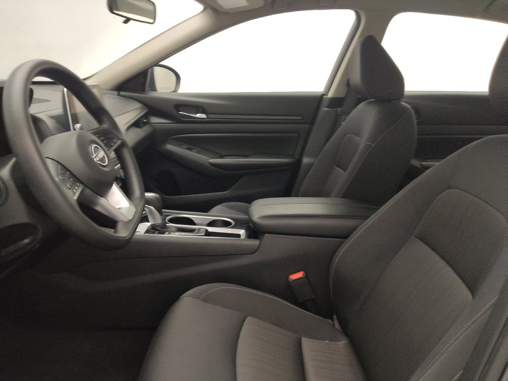 Used 2024 Nissan Altima 2.5 SV FWD image 17