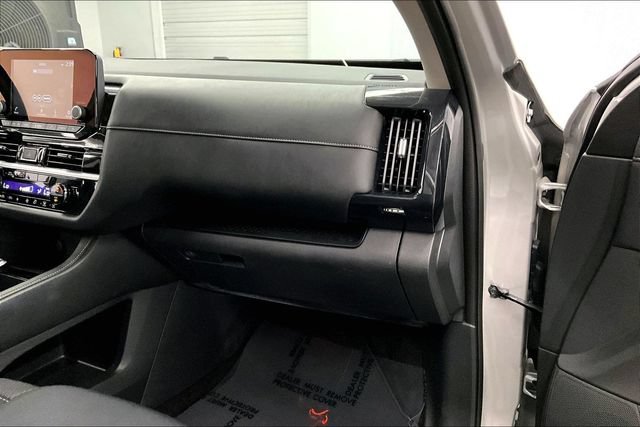 Used 2025 Nissan Pathfinder SV FWD image 18