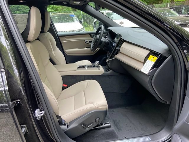 New 2026 Volvo XC90 T8 Plus w/ Protection Package Premier AWD/4WD image 17