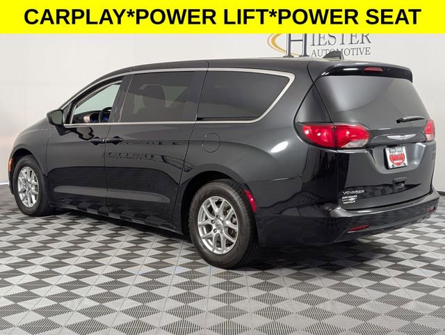 Used 2022 Chrysler Voyager LX image 5