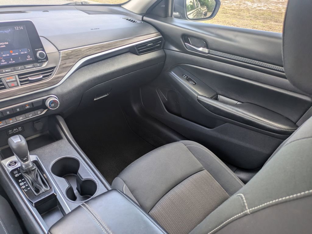 Used 2025 Nissan Altima 2.5 SV FWD image 15