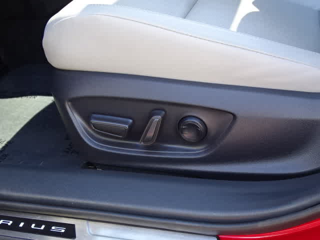 Used 2024 Toyota Prius FWD image 17