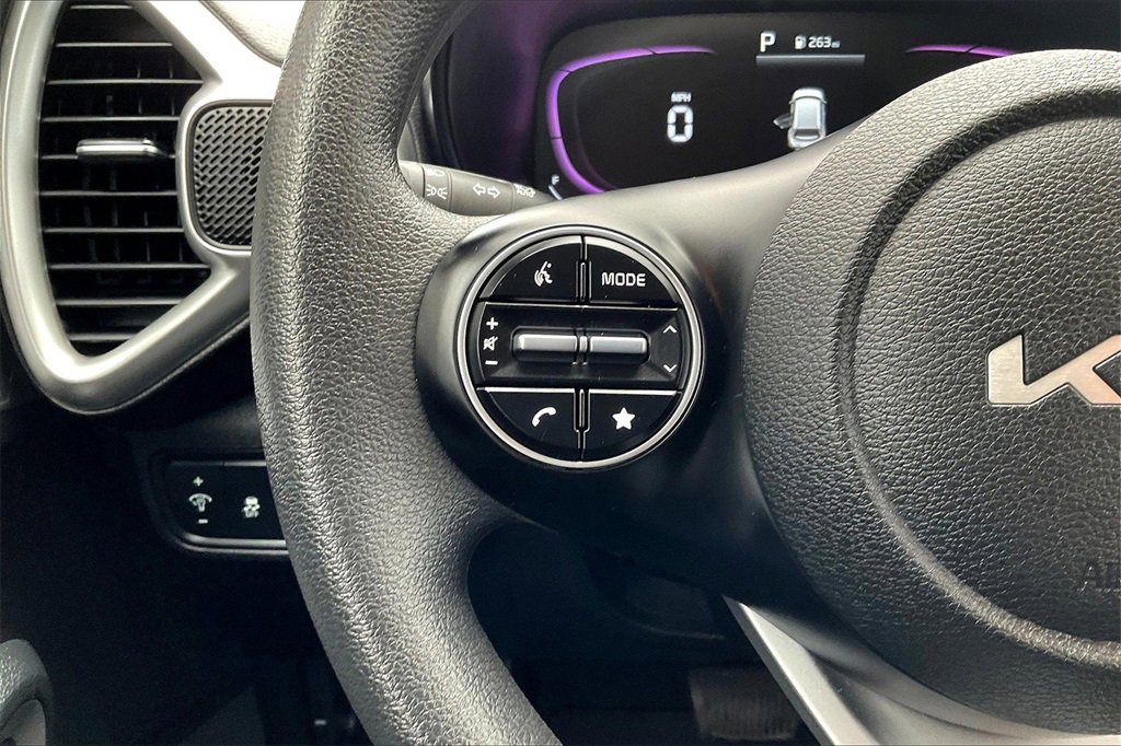 Certified 2023 Kia Soul LX w/ LX Technology Package image 17
