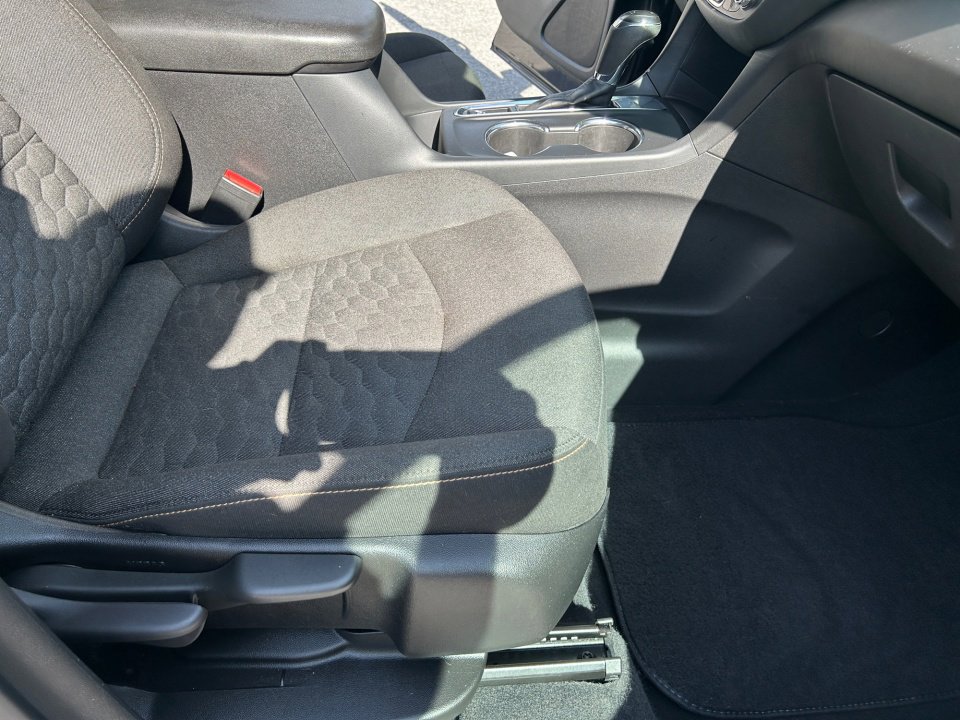 Used 2020 Chevrolet Equinox LT FWD image 28