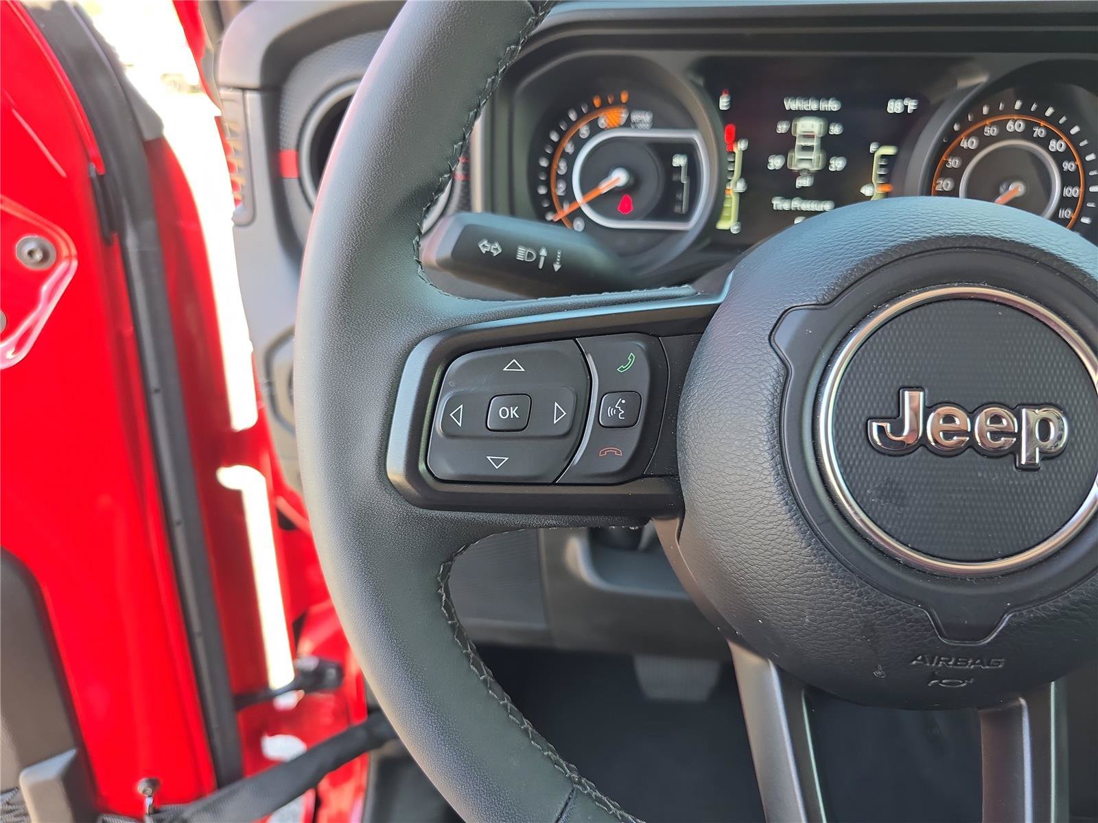 Used 2026 Jeep Wrangler Unlimited Rubicon AWD/4WD image 33