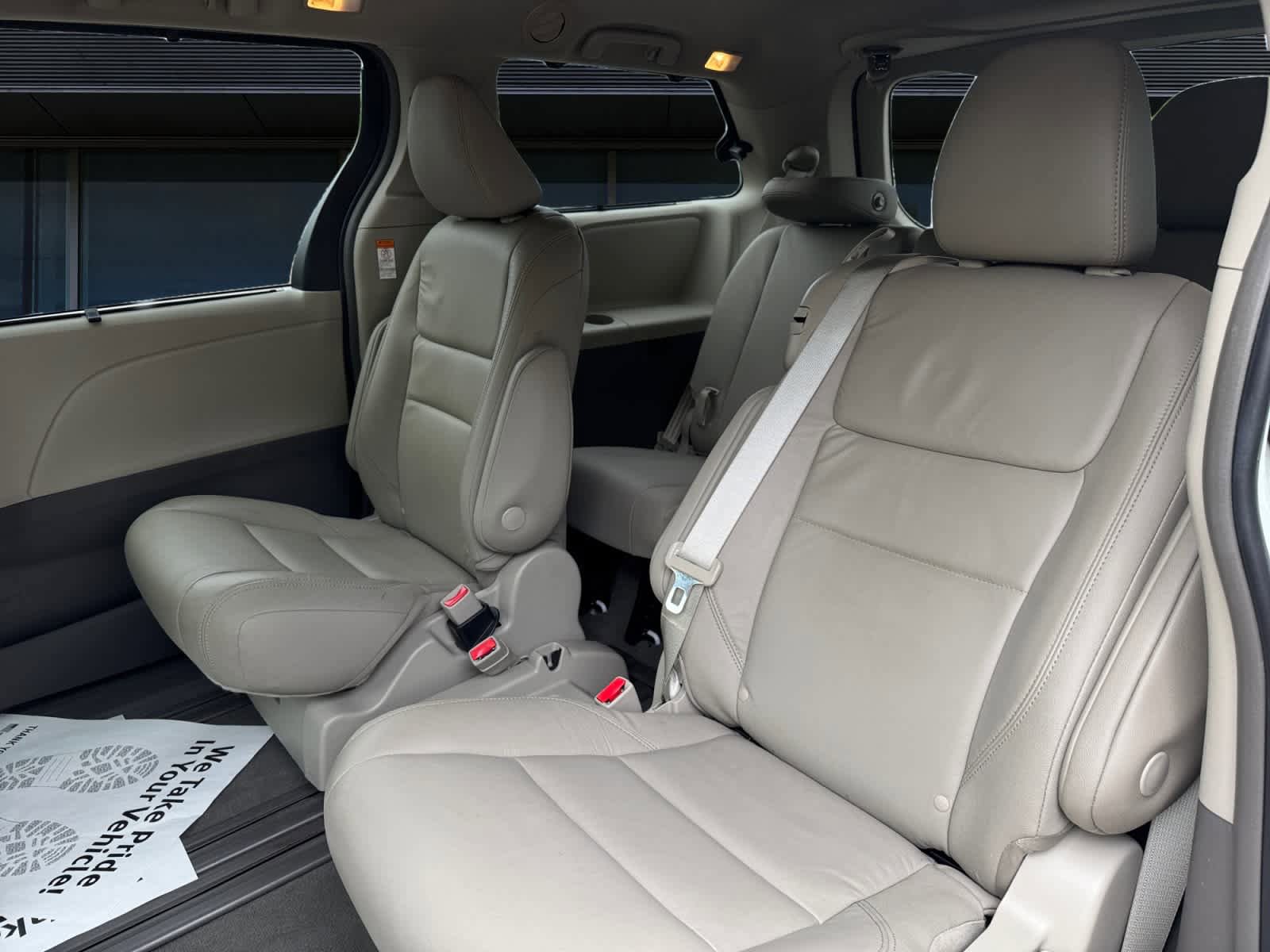 Used 2019 Toyota Sienna XLE w/ XLE Navigation Package FWD image 16