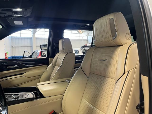 Used 2023 Cadillac Escalade Premium Luxury w/ Performance Package AWD/4WD image 23