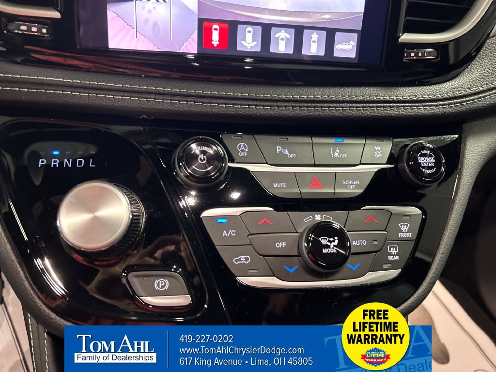 New 2027 Chrysler Pacifica Limited FWD image 17