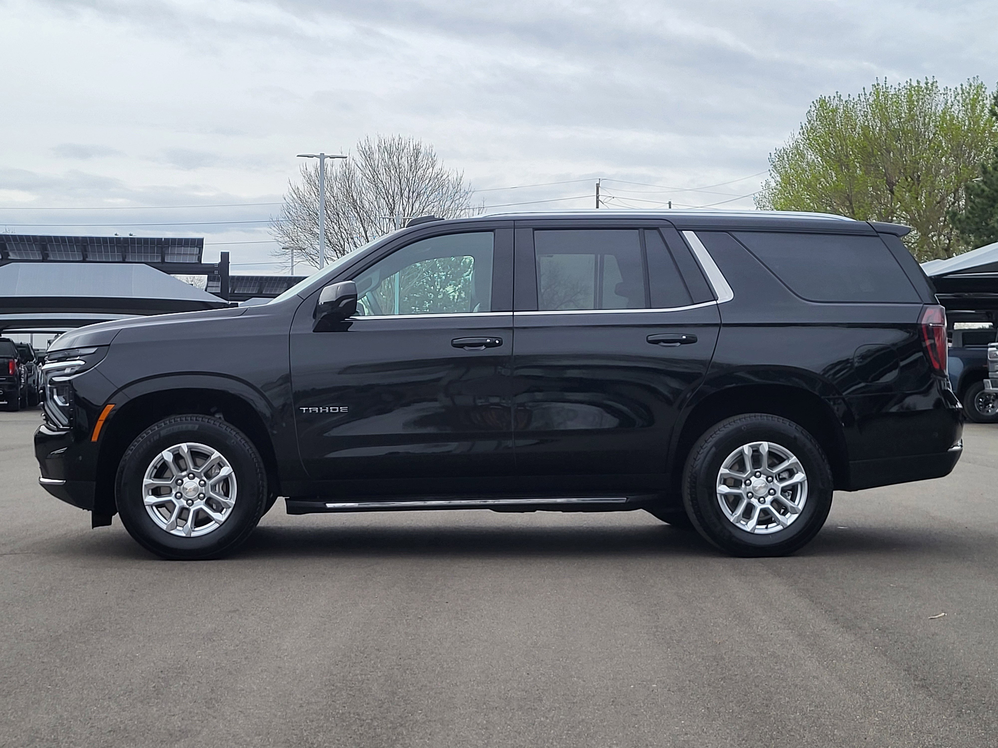 Used 2025 Chevrolet Tahoe LT AWD/4WD image 4