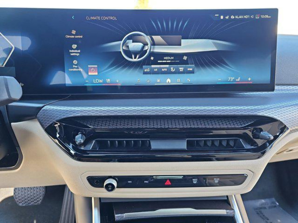 New 2026 BMW 330i xDrive Sedan w/ Convenience Package AWD/4WD image 24
