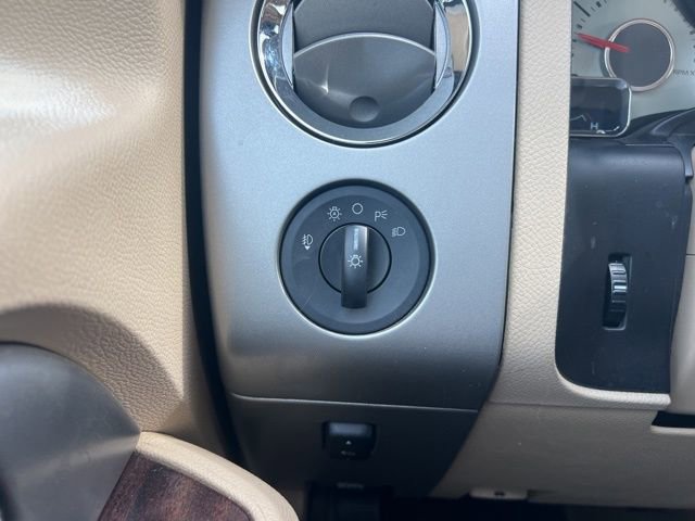 Used 2013 Ford Expedition XLT image 17