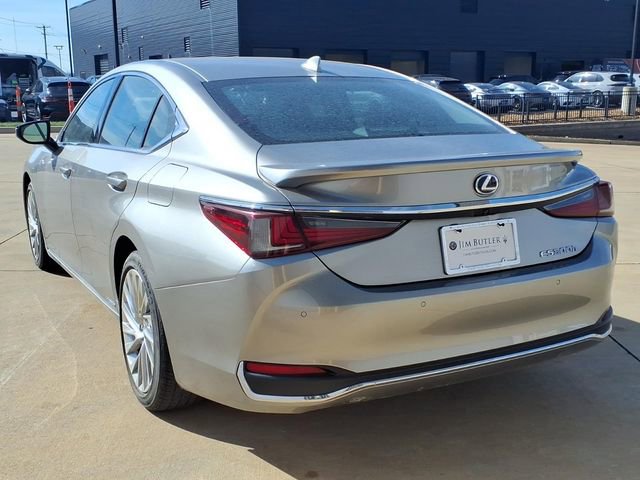Used 2020 Lexus ES 300h w/ Luxury Package image 2