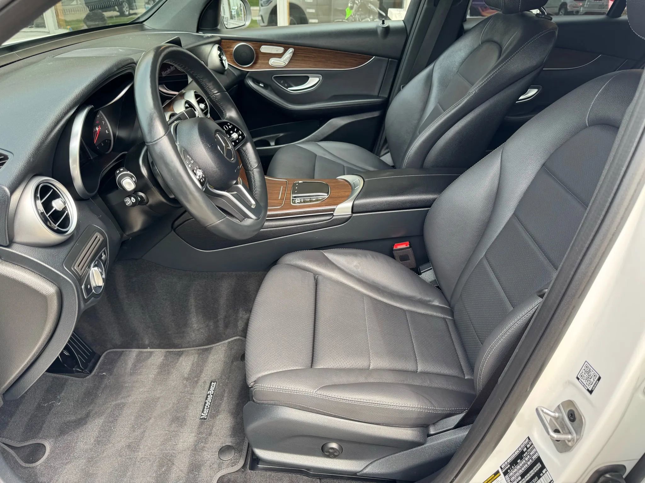 Used 2021 Mercedes-Benz GLC 300 4MATIC image 10