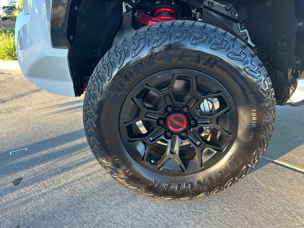 Used 2025 Toyota Tacoma TRD Pro AWD/4WD image 27