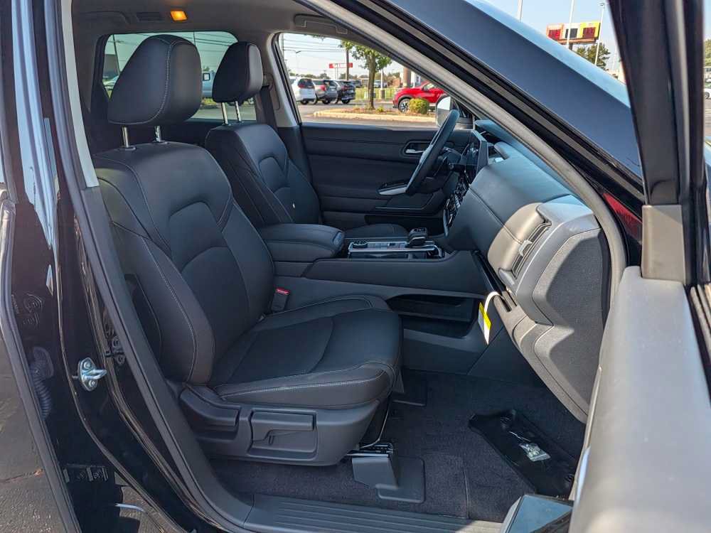 New 2026 Nissan Pathfinder SL AWD/4WD image 18