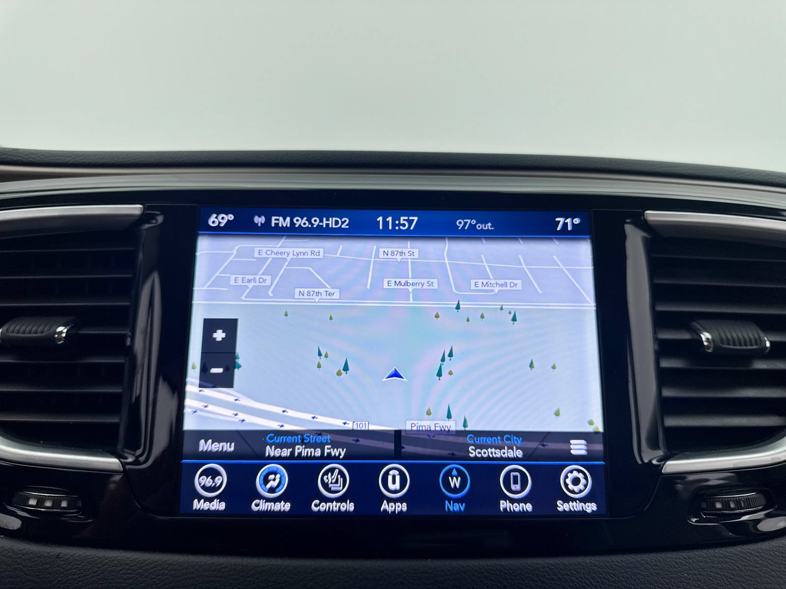 Used 2018 Chrysler Pacifica Touring-L Plus w/ Advanced Safetytec Group FWD image 4