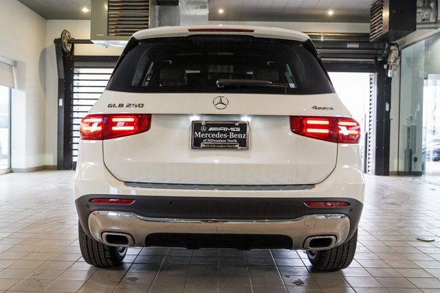 New 2026 Mercedes-Benz GLB 250 4MATIC image 7