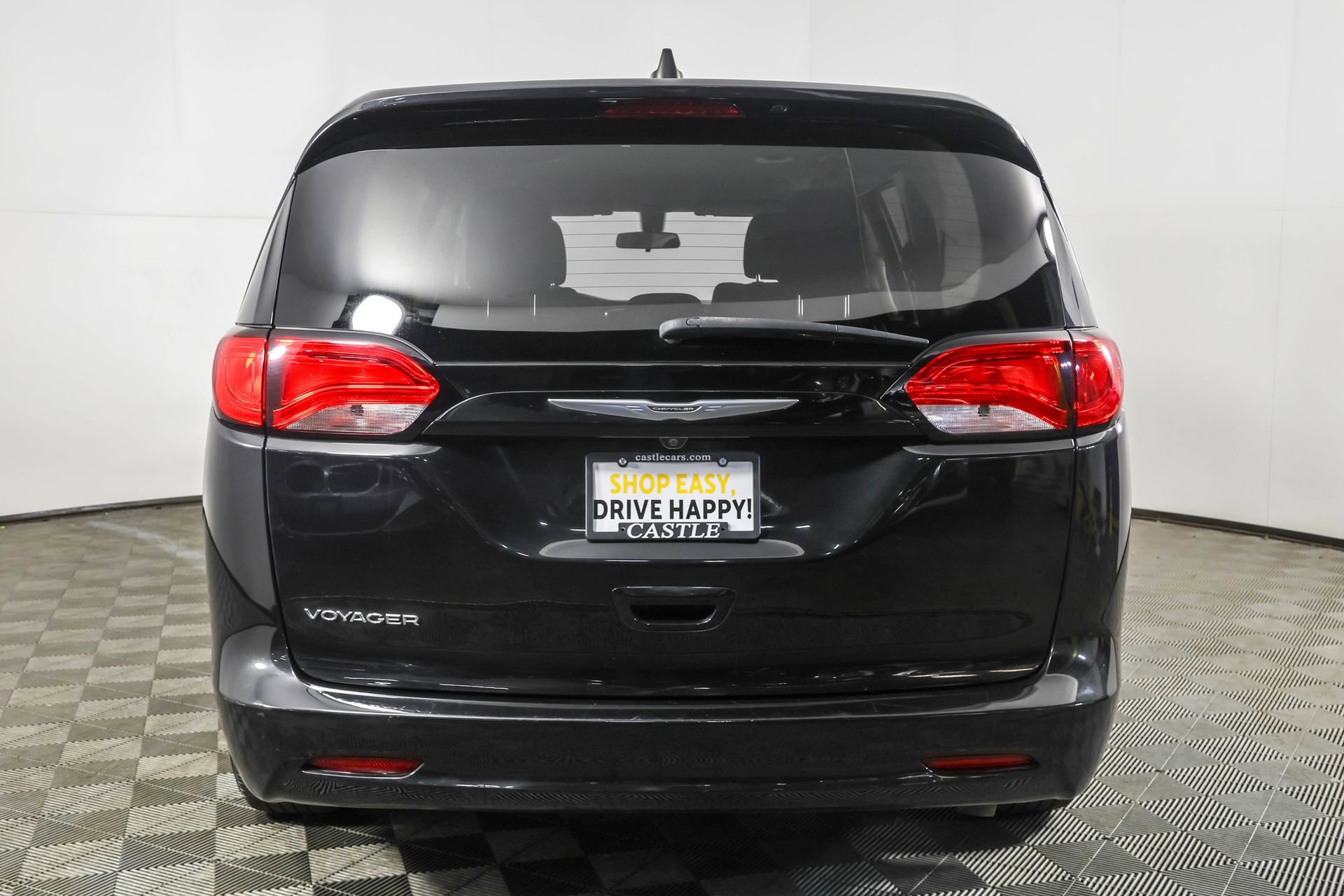 Used 2022 Chrysler Voyager LX image 16