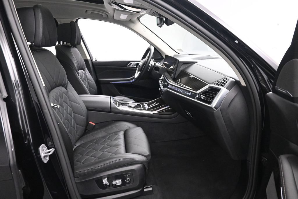 Used 2024 BMW X7 xDrive40i w/ Premium Package AWD/4WD image 25