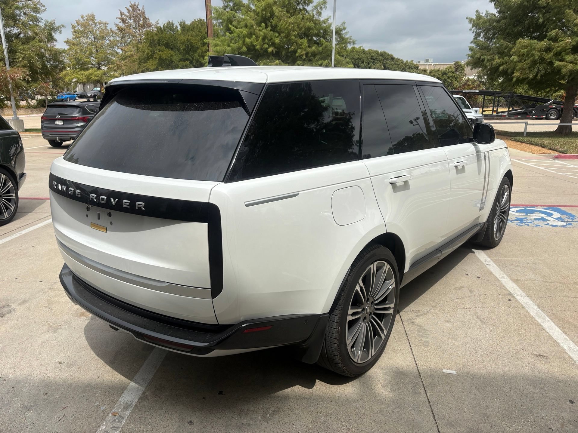 Used 2025 Land Rover Range Rover Autobiography AWD/4WD image 4
