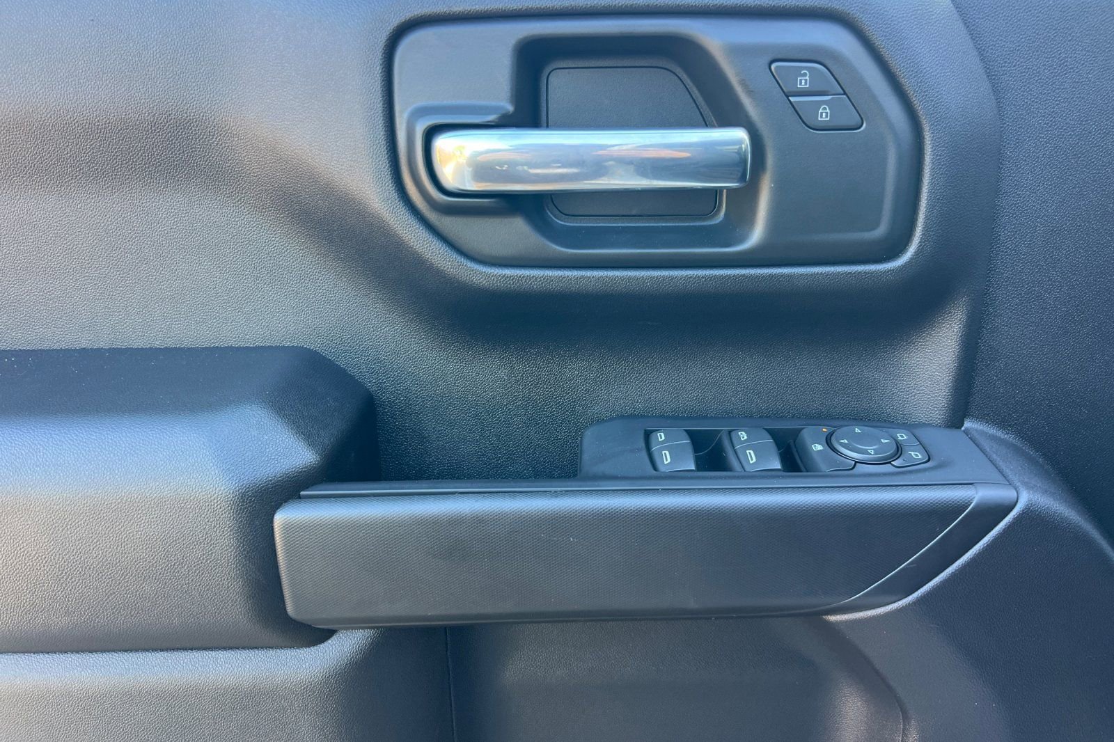 Used 2023 Chevrolet Silverado 1500 Custom w/ LPO, Dark Essentials Package image 11